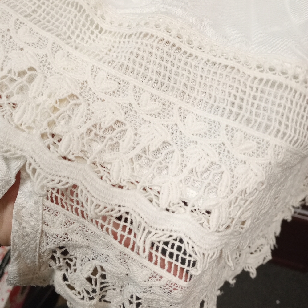 Nwot off white lace end tops - Picture 3 of 4